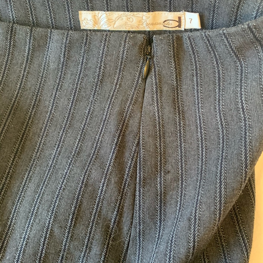 🎁 Dynamite pinstripe skirt with back slit - Picture 7 of 13